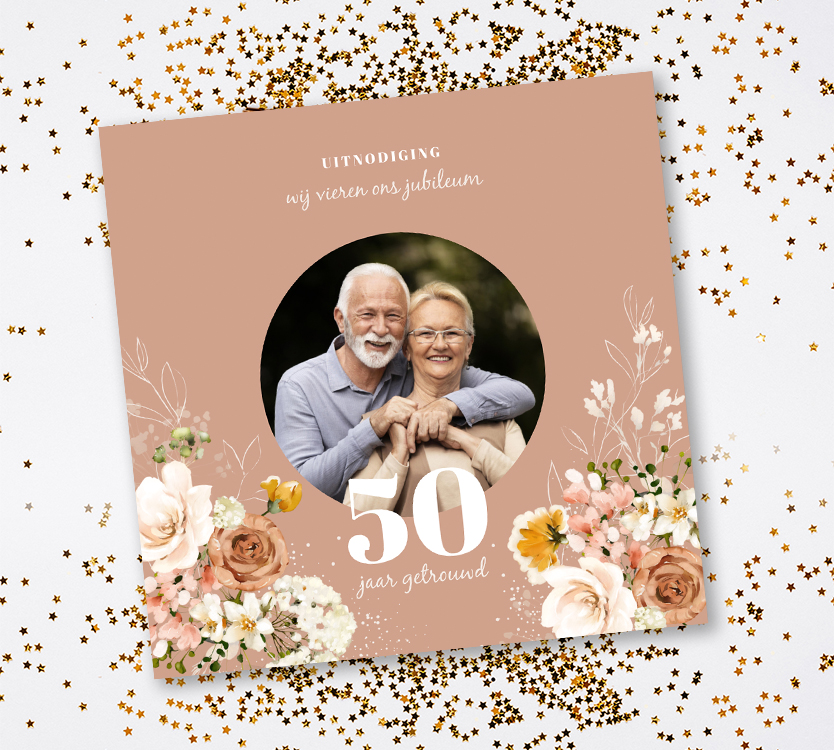 50 jaar getrouwd jubileum met bloemen en foto