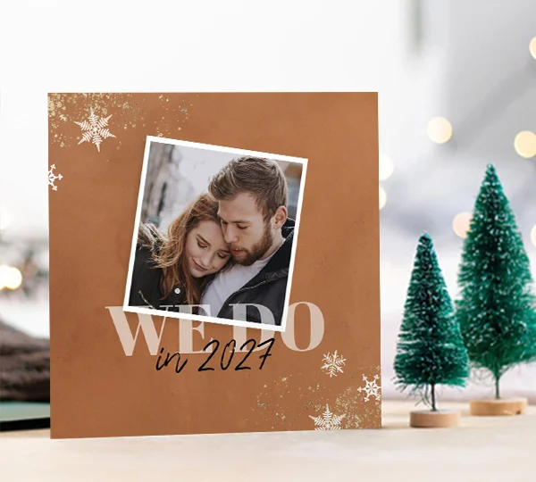 Roestbruine kerst save the date kaart met foto en 'We do' tekst